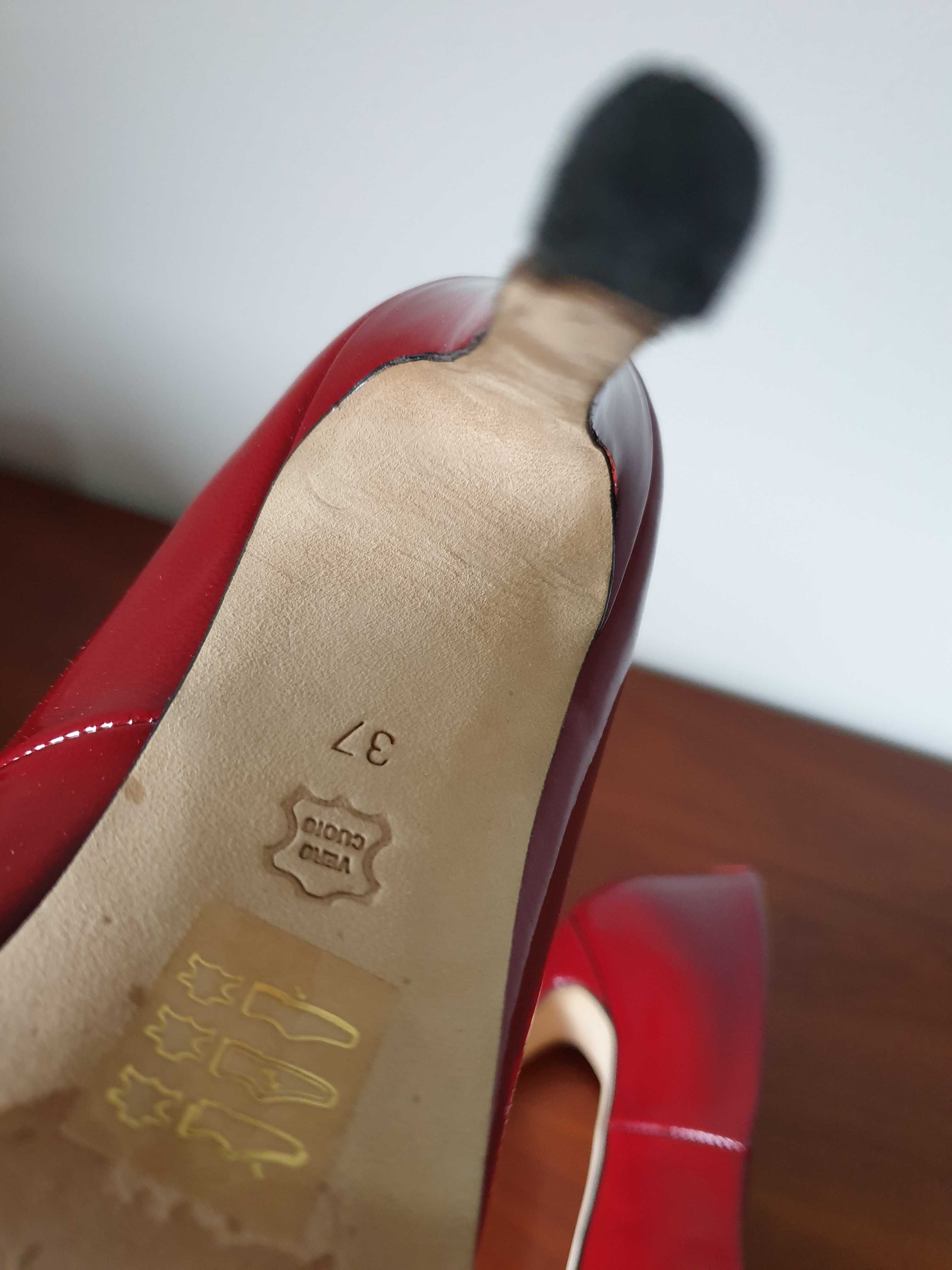 Sapato Stiletto vermelho da Pedicaty