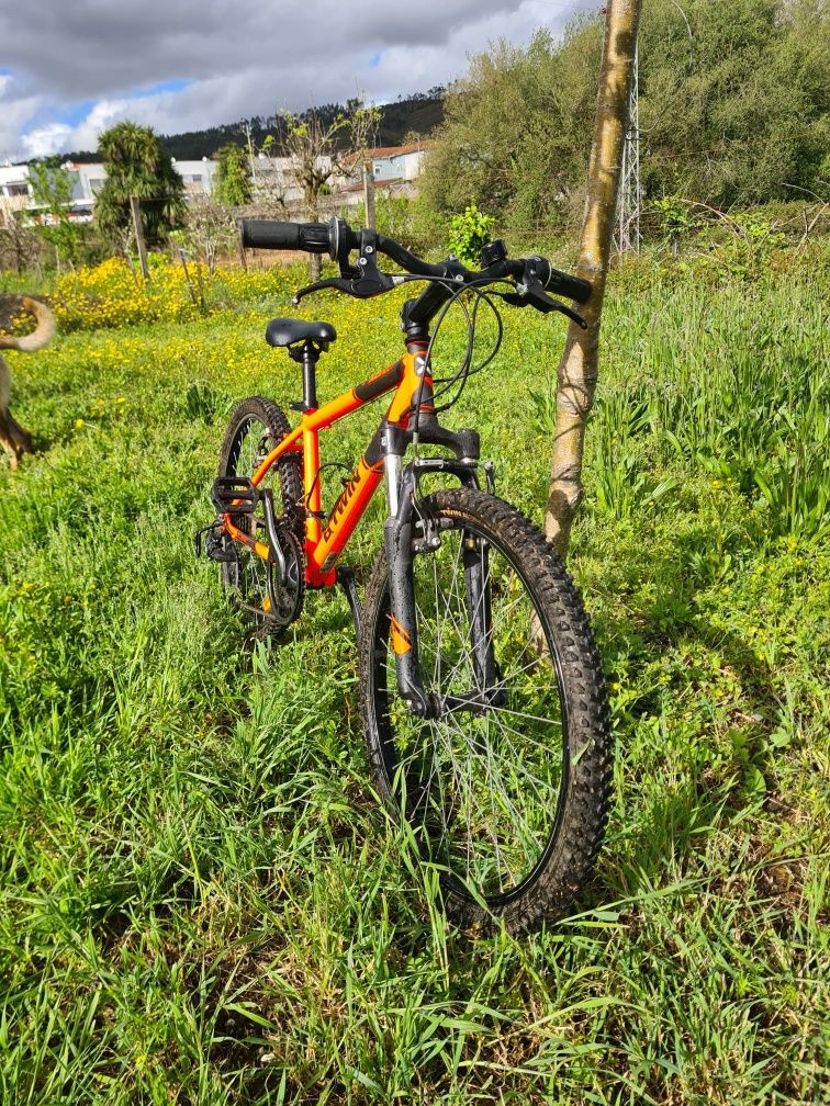 Bicicleta B-twin RockRider 500 roda 24