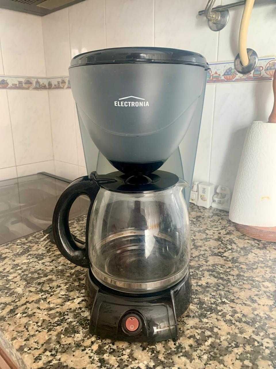 Máquina café pouso usada, com filtros e café