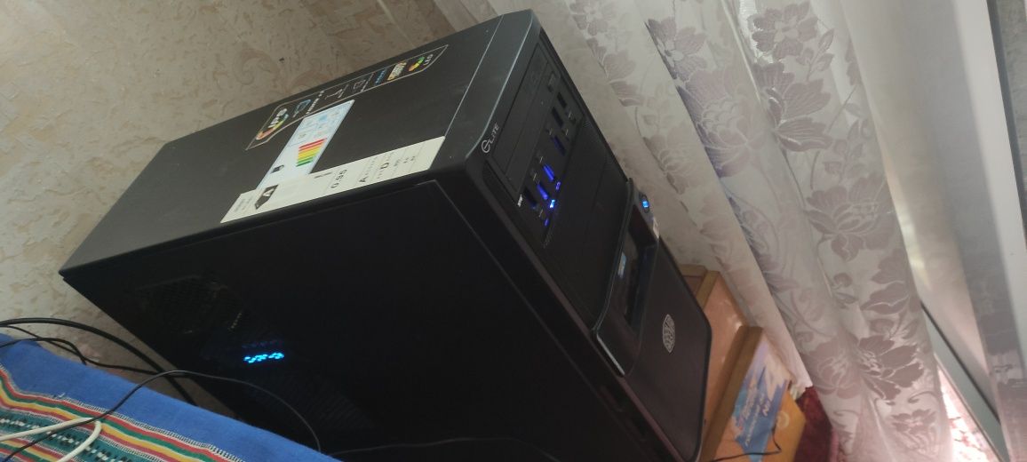Игровой пк с монитором, мишкою, клавиатурой та роутером