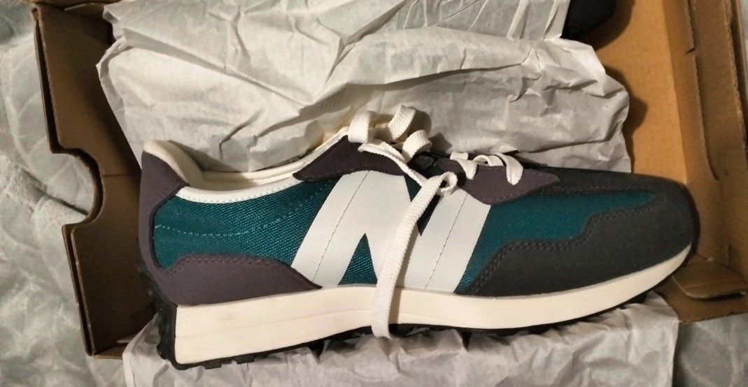 New Balance 327 ( Coleção deste ano)