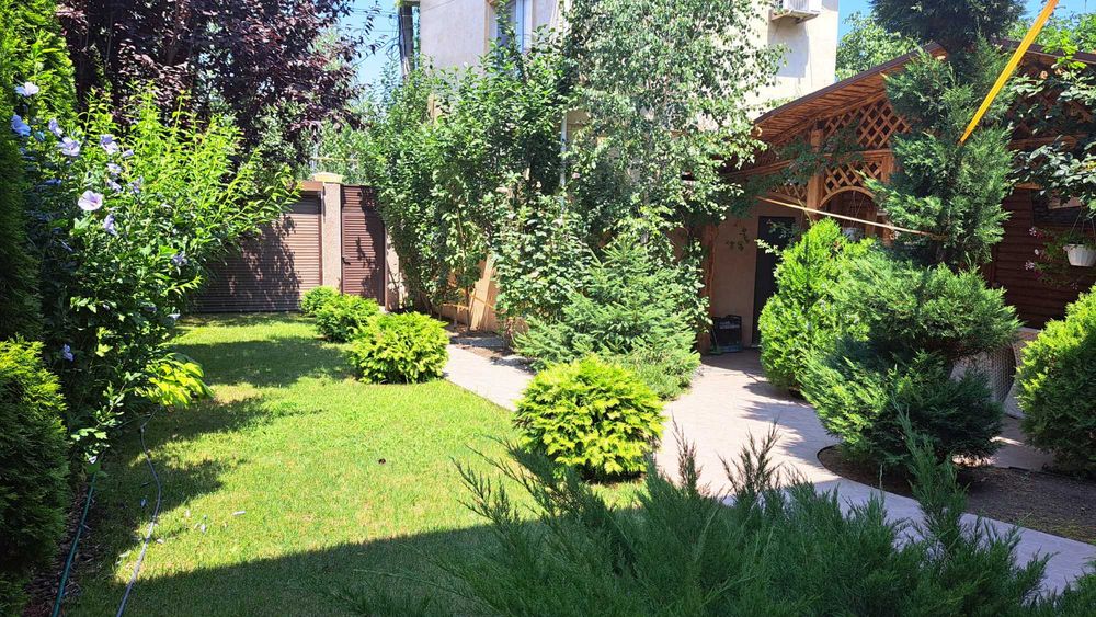 В продаже уютный дом с мебелью и техникой в закрытом поселке Совиньон.