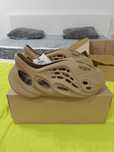 Yeezy foam rnnr clay taupe