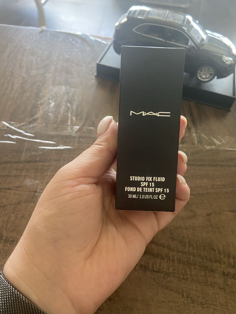 Тональний крем MAC