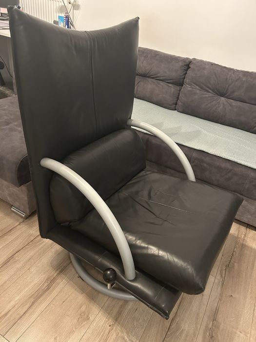 Skórzany fotel z podnóżkiem