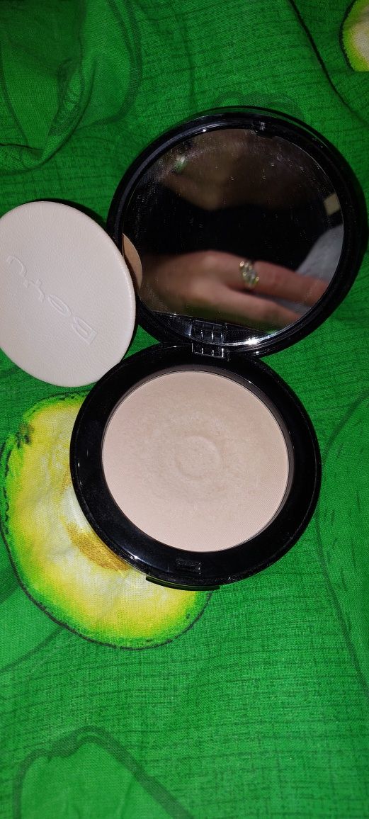 Пудра beyu catwalk compact powder.