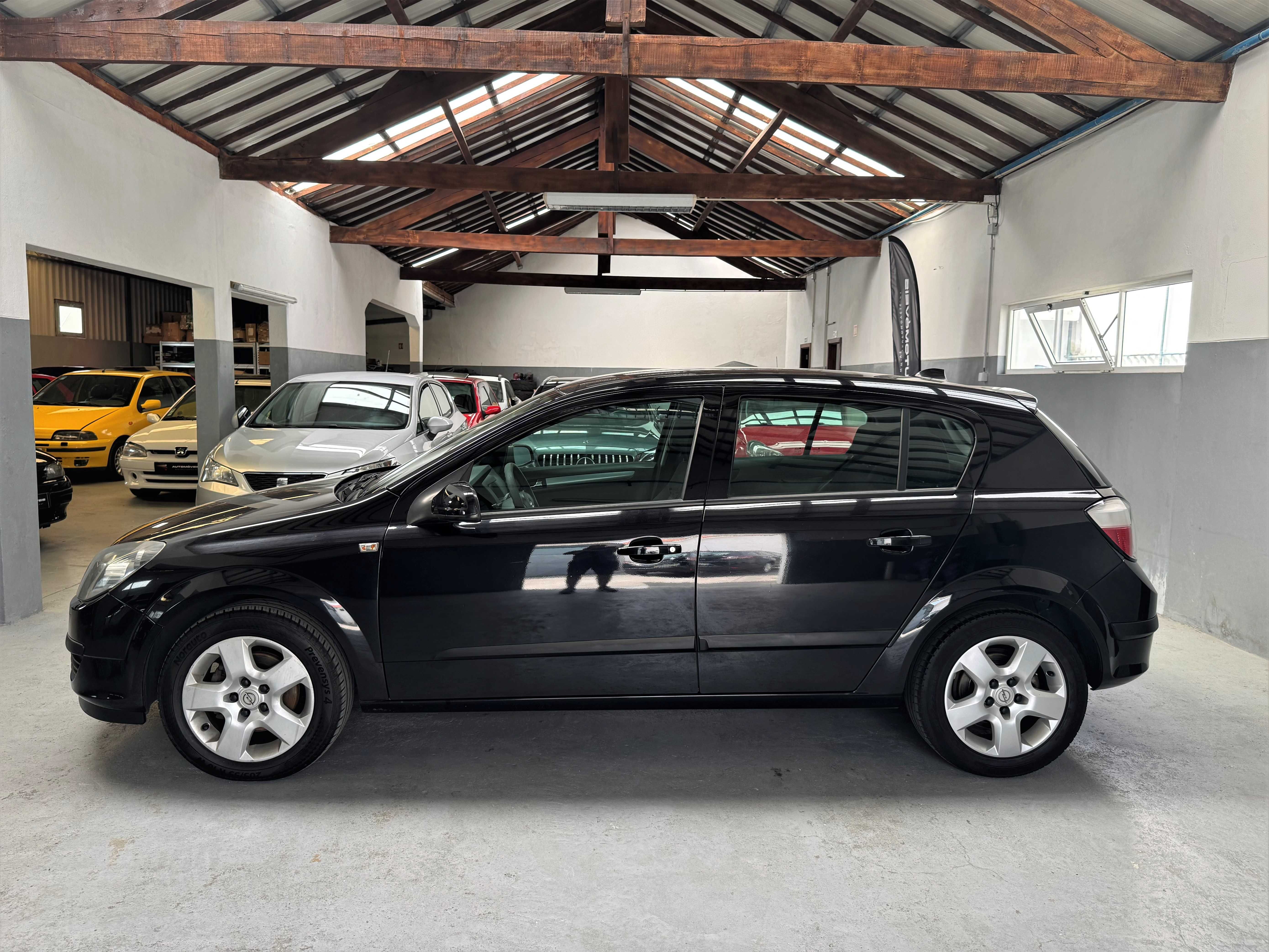 Opel Astra H 1.4 A/C Carro