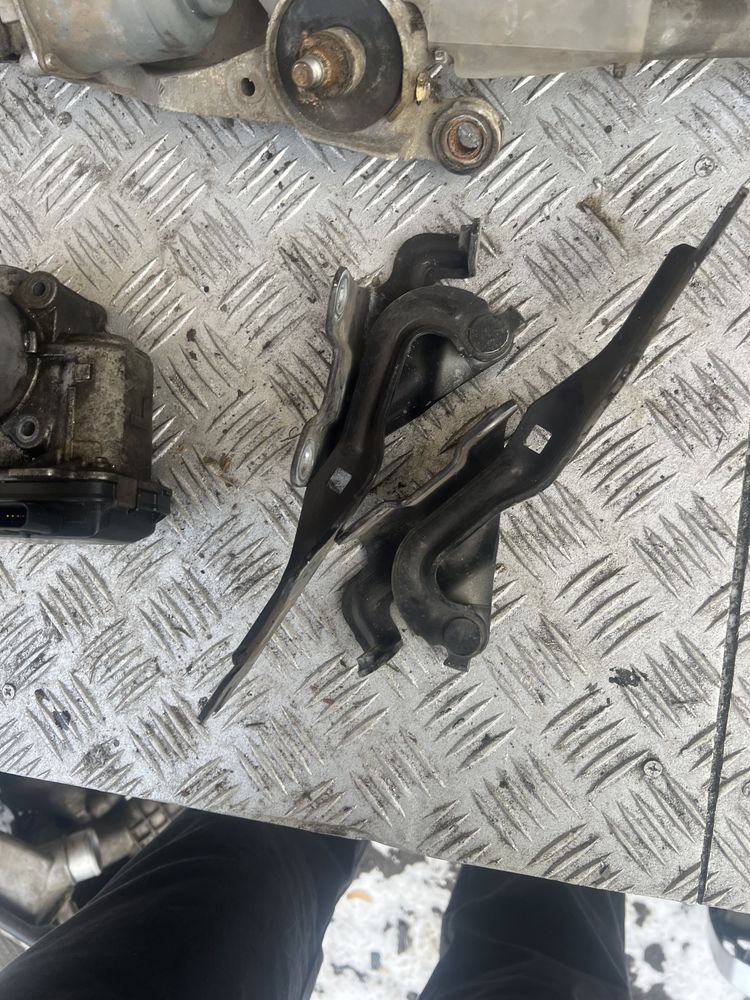 Петля капота Мазда сх7 mazda cx7