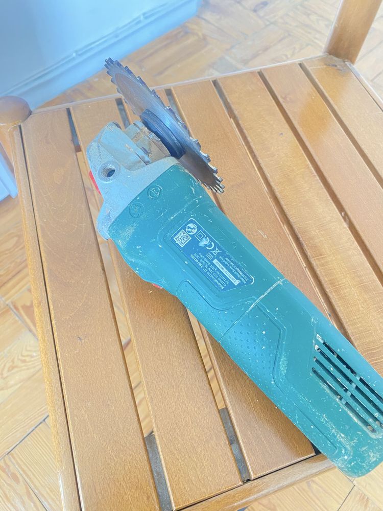 Rebarbadora Bosch 750W em bom estado
