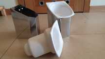 Ceramiczny pojemnik, metalowy uchwyt wiszący na szczotkę WC "ille"