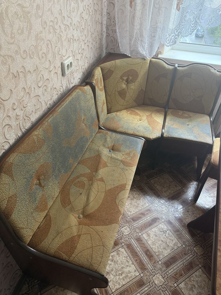 Уголок кухонний стіл стільці