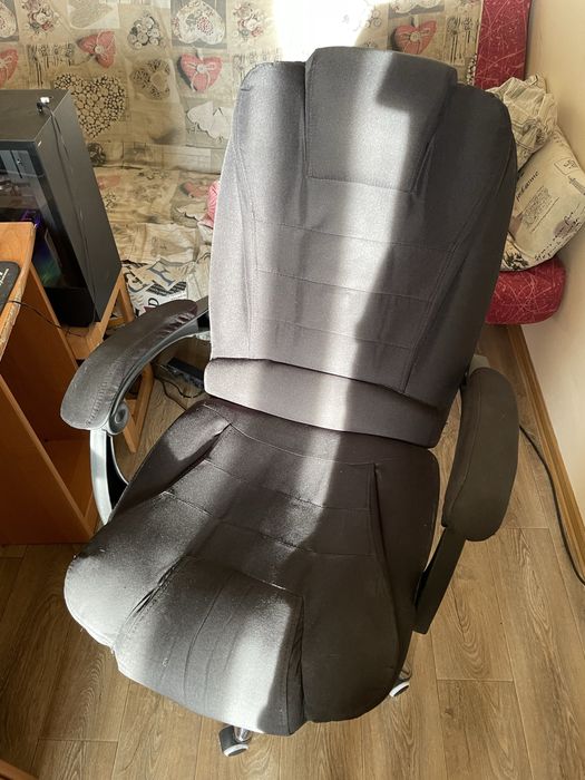 Офісне крісло до 130кг з підставкою для ніг Boss Ko22 Vip чорне