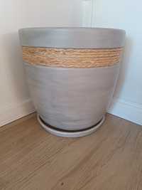 Duża szara donica ceramiczna z oplotem ze sznurka Boho + podstawka