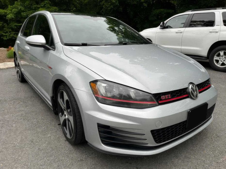 Volkswagen Golf GTI SE 4-Door      2017