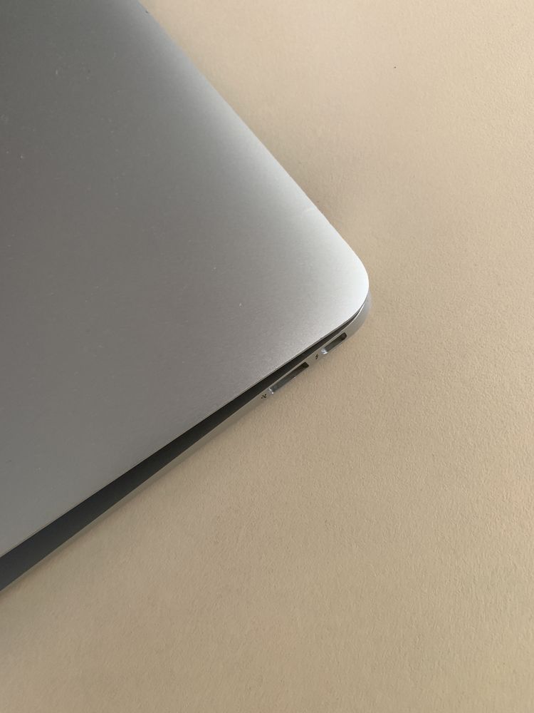 MacBook Air 11 128 gb 2015