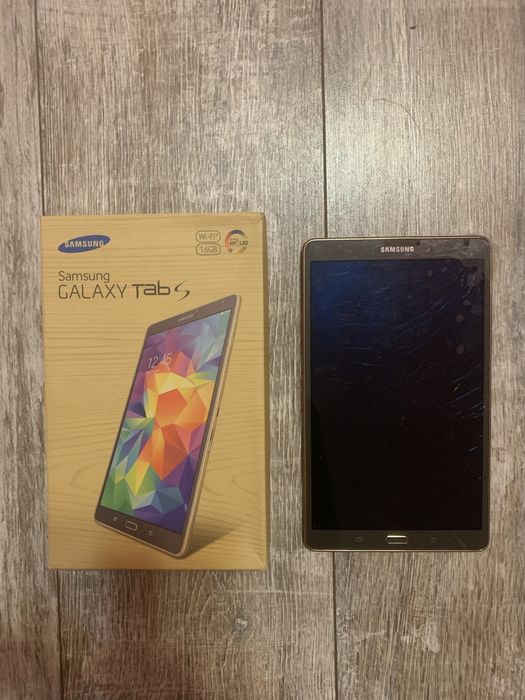 Планшет Samsung SM-T700