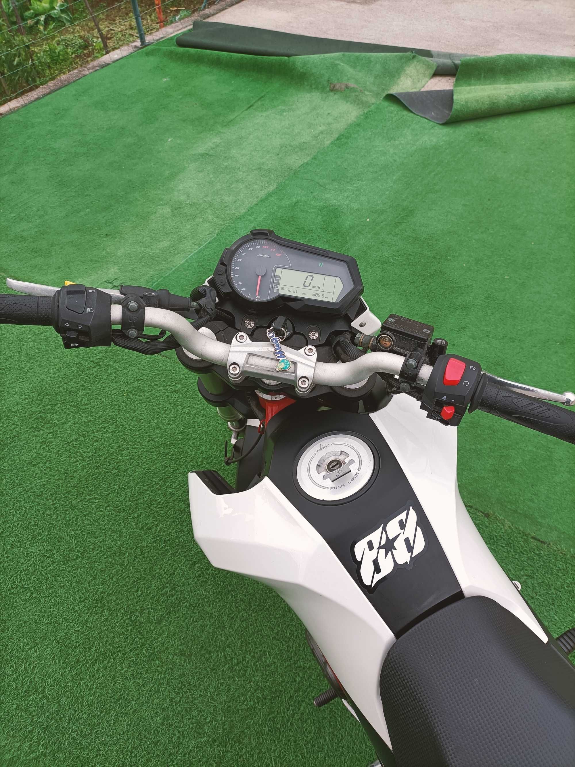Vendo Benelli TNT 125 como nova