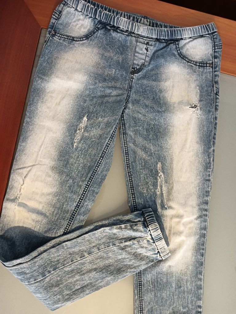 Calças de ganga 	Stradivarius nº 42	Bershka Denim nº 38