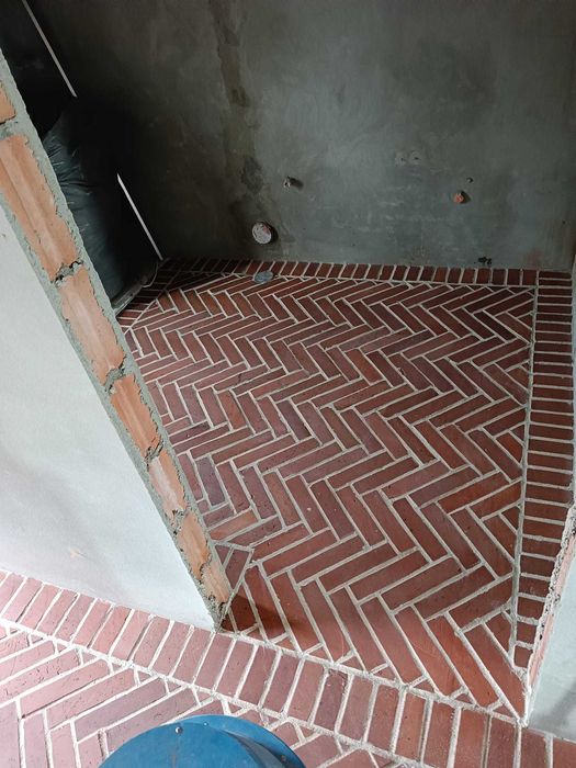 Płytki  ze starej cegły  rozbiórkowej  - podłogowe