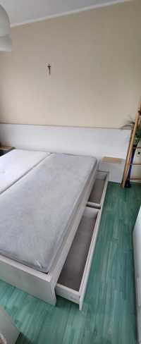 Podwójne łóżko z pojemnymi skrzyniami