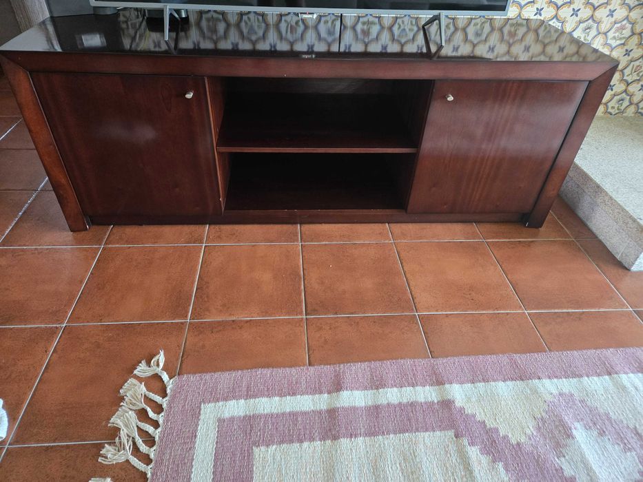 Movem de tv e mesa apoio