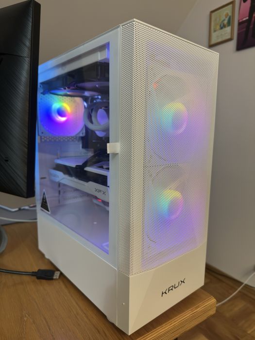 Biały komputer gamingowy PC i7 32GB RAM M2 1TB 9060XT nowa