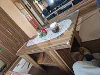 Sprzedam solidny stolik