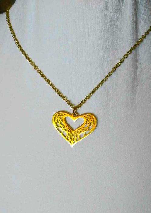 Colar Aço Dourado c/ Coração Moldura Trabalhado NOVO