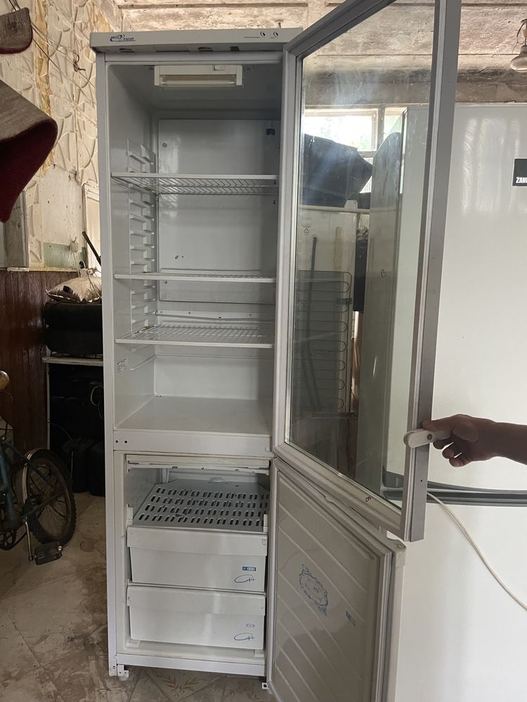 Холодильник охладитель витрина