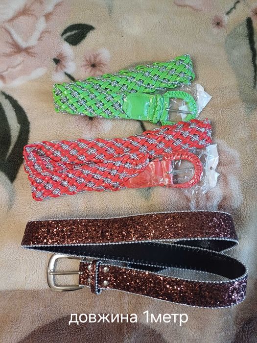 Віддам речі: штани, светрик, шапки