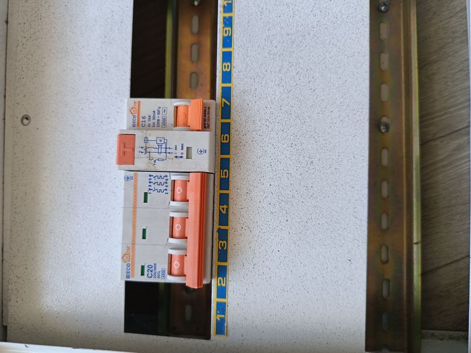 Останній! Щиток розподільчий електричний з автоматами