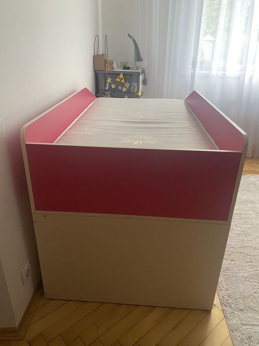 Ліжко для дівчинки