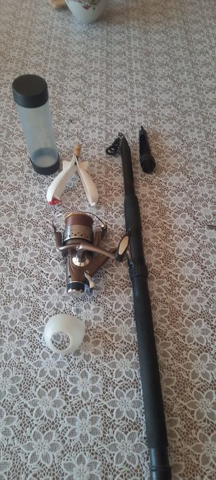 Kołowrotki, wędka i rakieta komplet