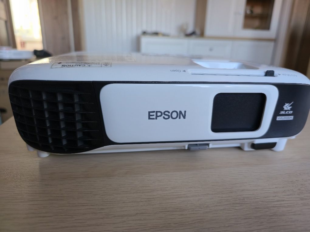 Projektor Epson EB-U42 - Full HD, używany