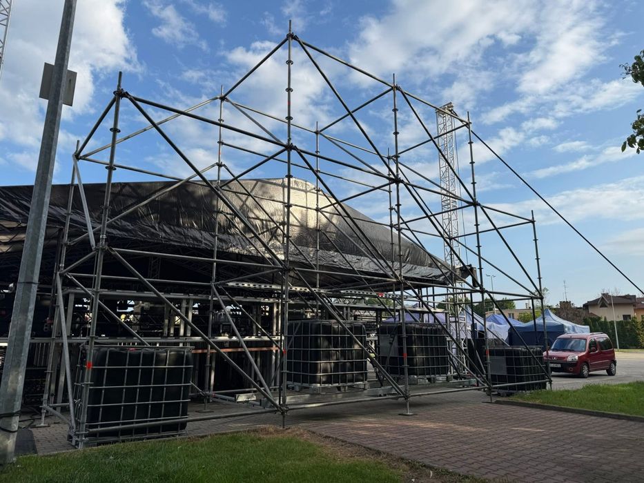 Layher wieże 10m do nagłośnienia rusztowanie modułowe wynajem