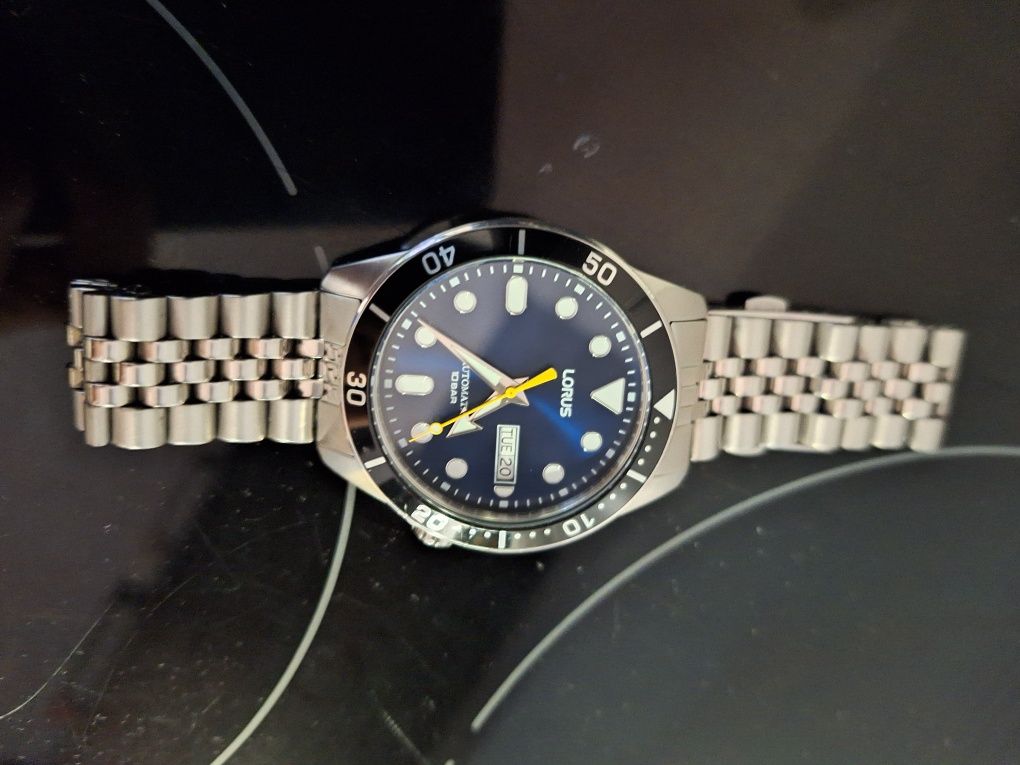 Sprzedam zegarek Lorus automatic z datownikiem