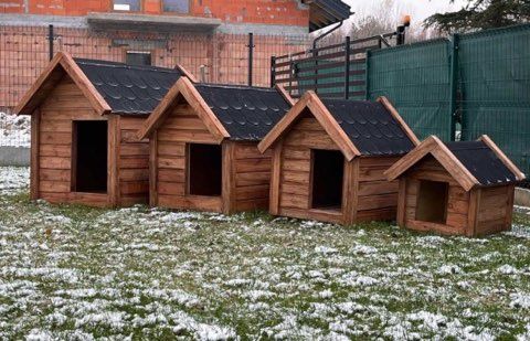 Buda dla psa ciepła, gruba, ocieplona