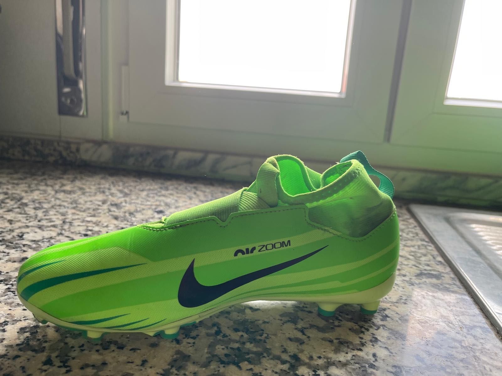 Chuteira Nike usada uma única ve