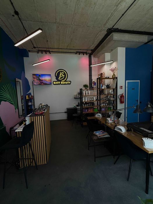 Salon kosmetyczny w centrum Warszawy
(Салон краси в центрі Варшави)