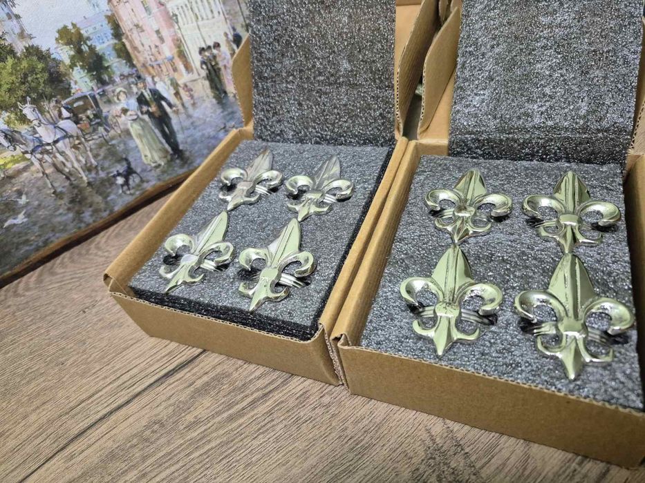 Елегантні кільця для серветок French Lily