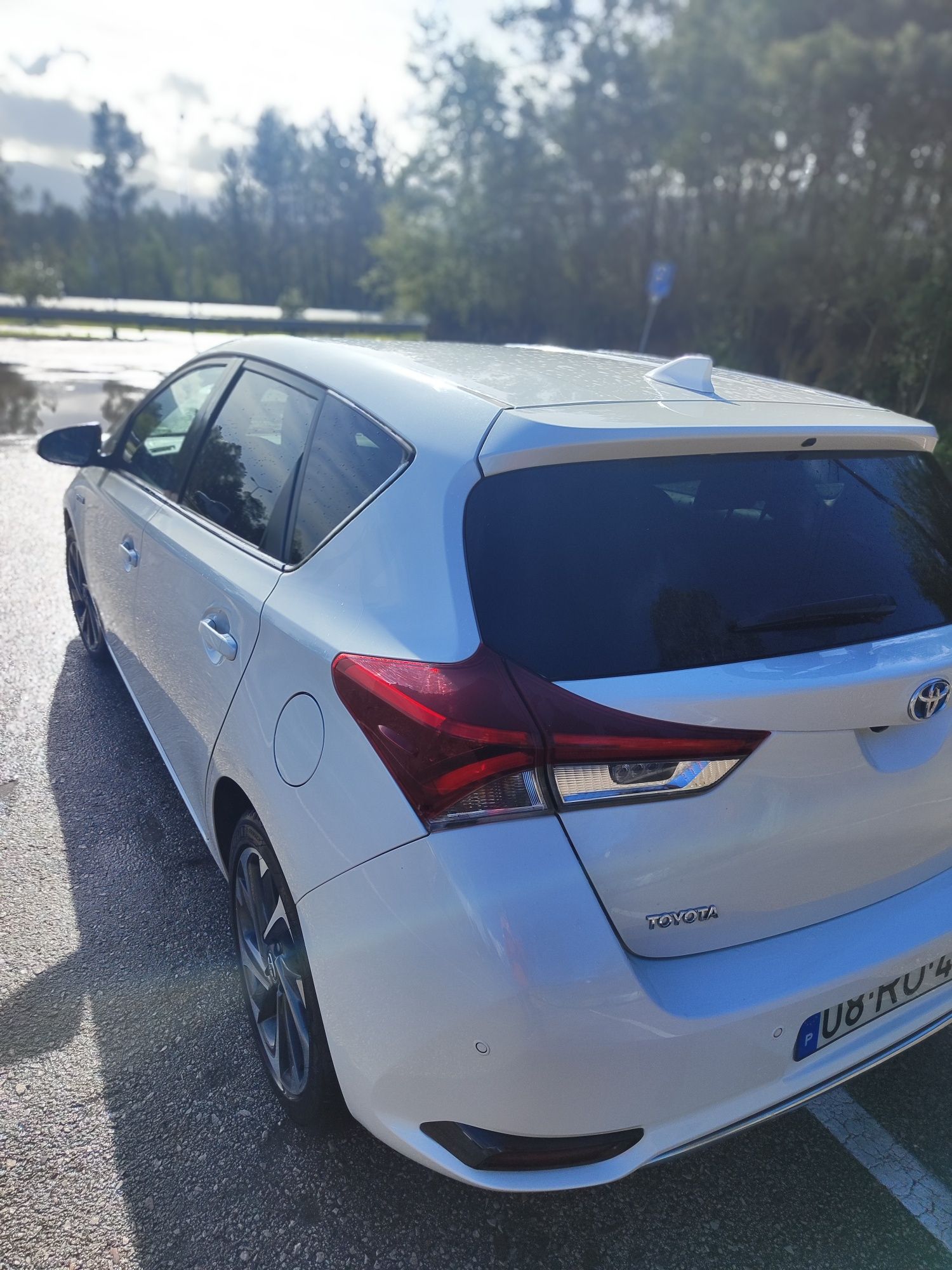 Toyota Auris hybrid1.8 HSD Comfort+P.Sport- Nacional rt