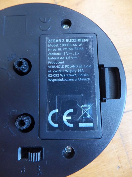 Zegarek z budzikiem na nóżkach biały okrągły wskazówki metalowy