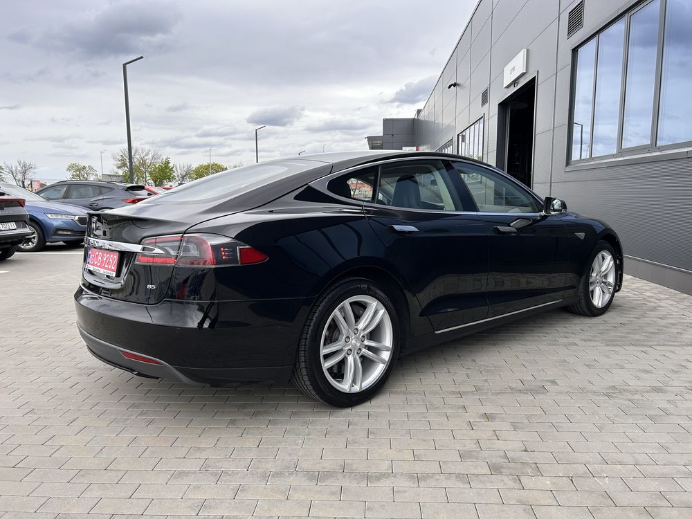 Продам Tesla Model S 85