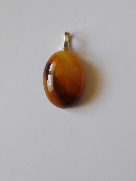 Wisiorek z żółtego agatu