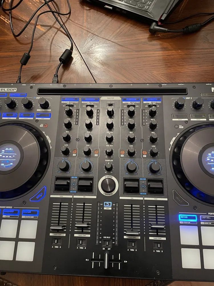 Mixon 8 pro Reloop