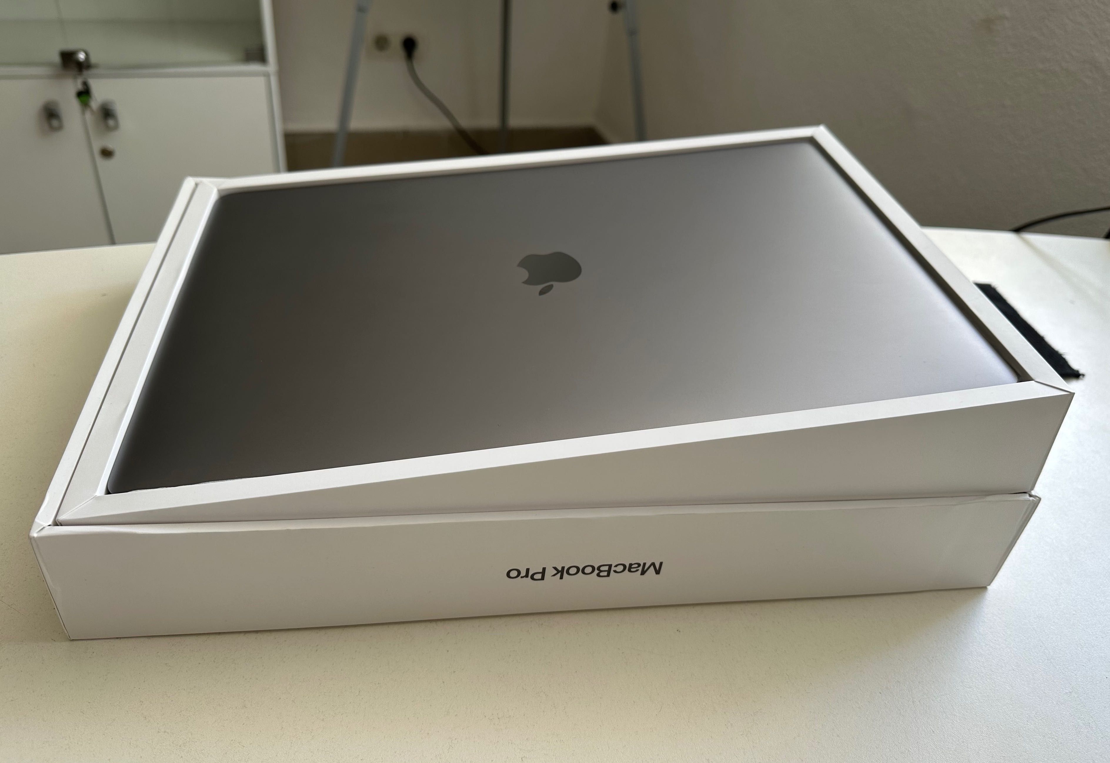 Новий MacBook Pro 16 ( 2019) i7 2.6/ 32/ 512 / Radeon Pro 5300M