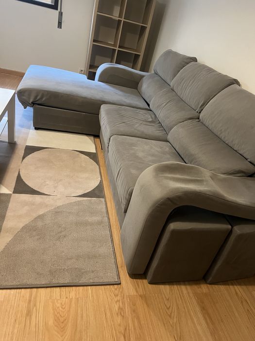 Sofa grande masa de centro e aparador