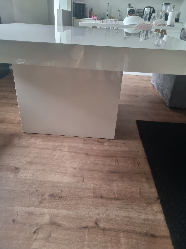 Mesa branca grande