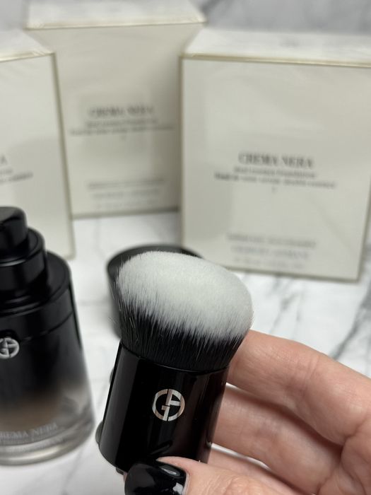 Тональний крем Giorgio Armani 1