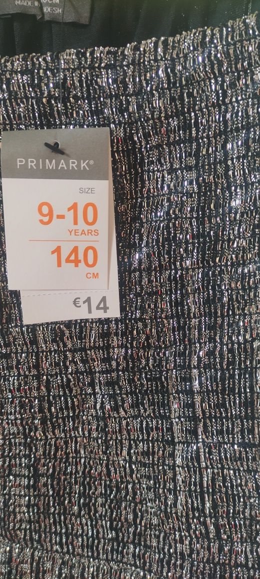 Vestido Primark tamanho 9/ 10 anos novo com etiqueta